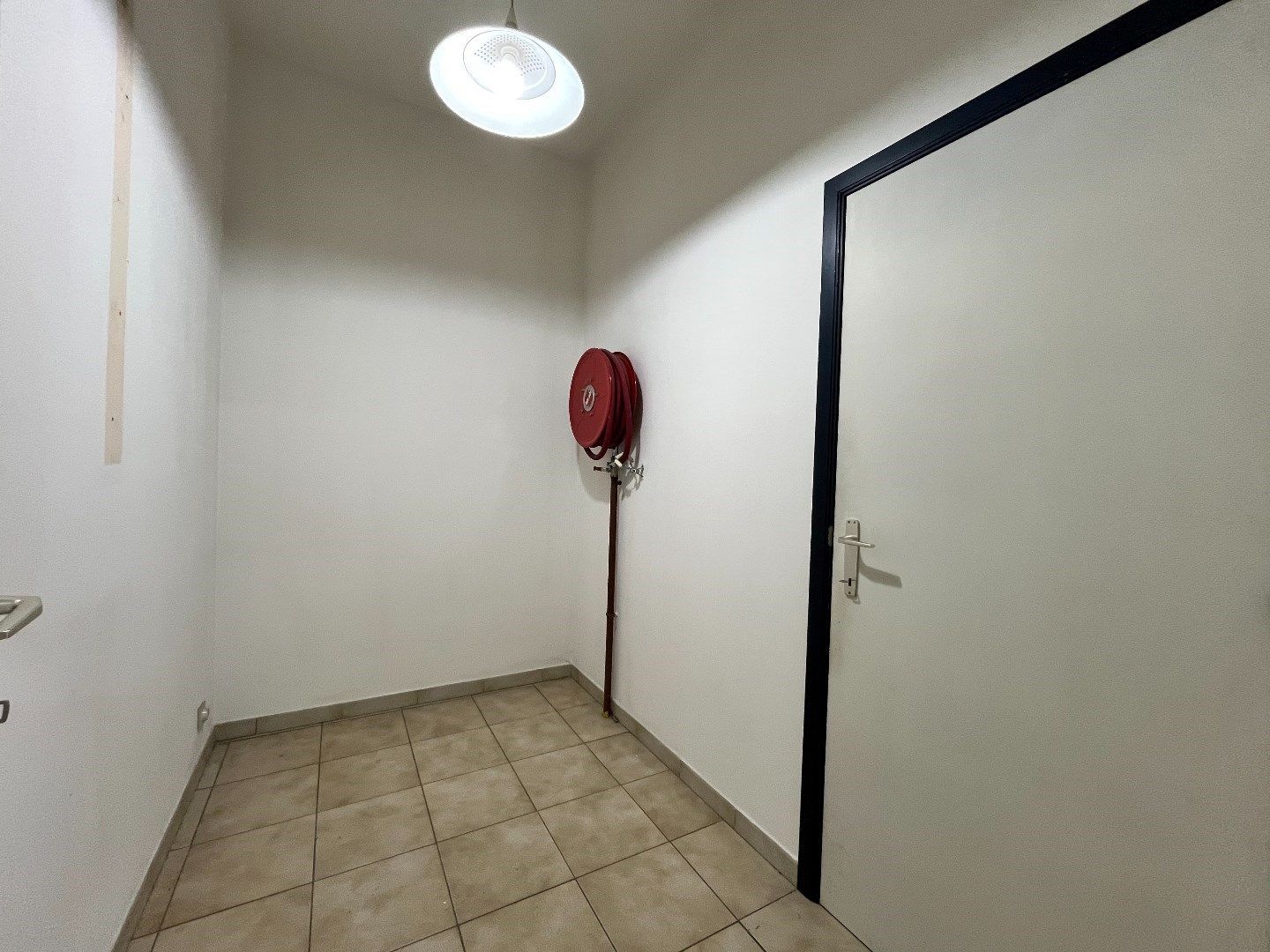 Handelsruimte met inpandige garage op toplocatie foto 14