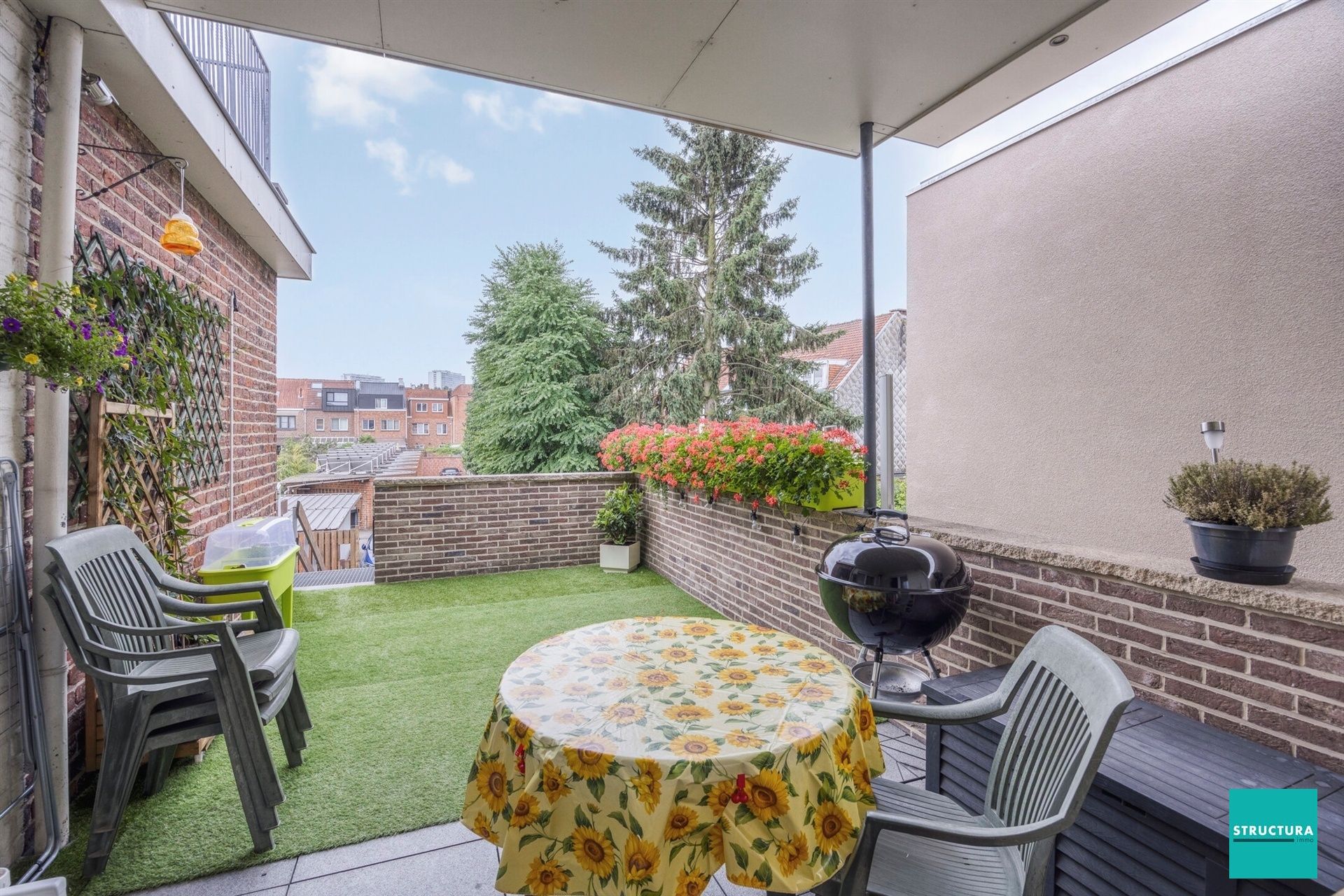 Opbrengsteigendom met 2 appartementen en 7 garageboxen foto 8