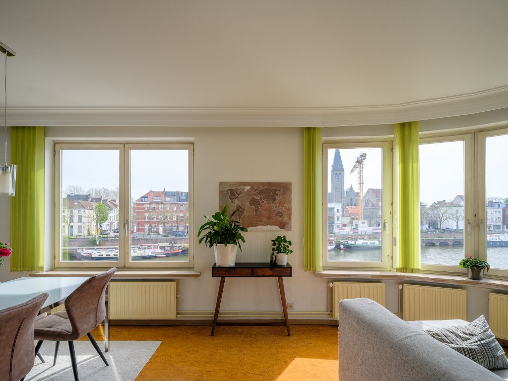 Lichtrijk 2-slaapkamerappartement met unieke zichten op de Gentse binnenwateren foto 2