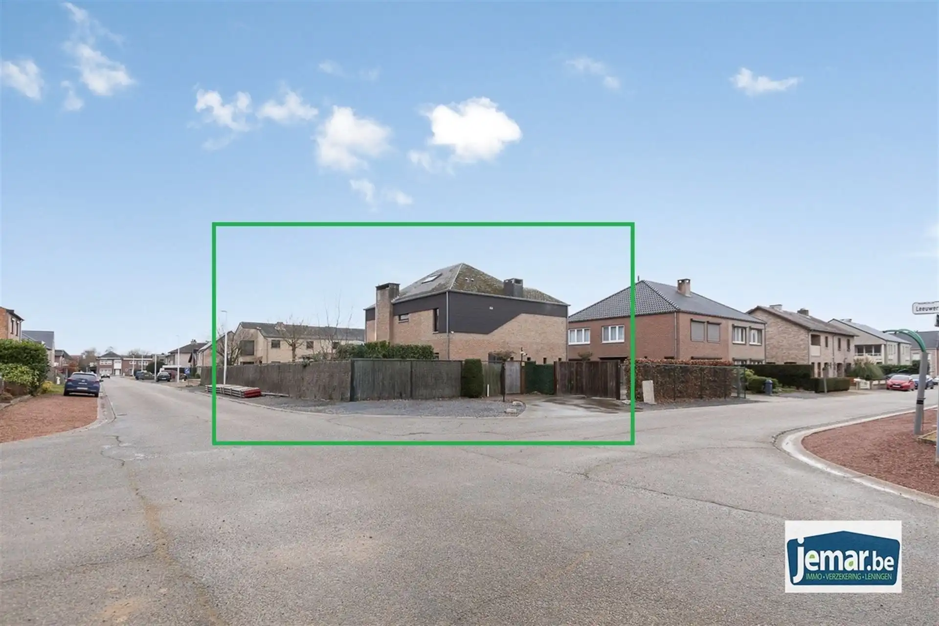 Gezinswoning met 5 slaapkamers, epc label C en ruime tuin in het rustige Proosterbos! foto {{pictureIndex}}