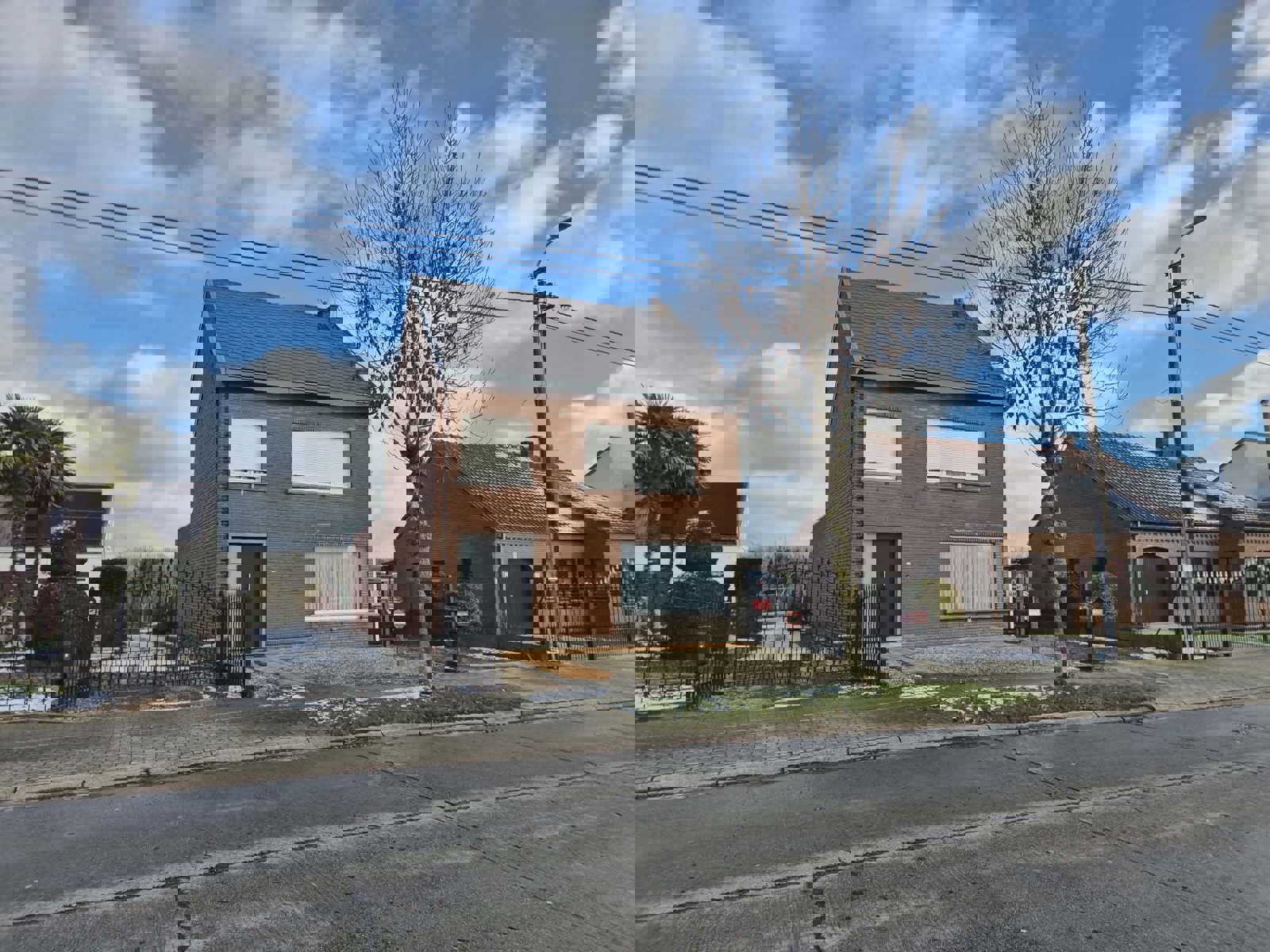 Halfopen bebouwing met ruime tuin en garage - IMPE foto {{pictureIndex}}