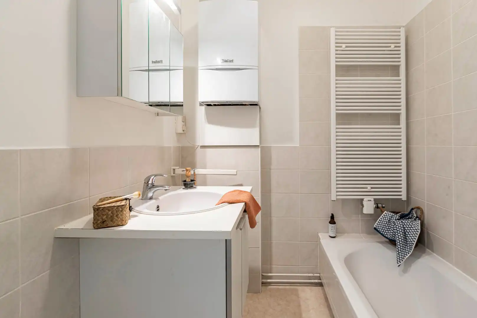 Ruim en charmant 2 slaapkamer appartement in het hartje van de stad.  foto 12