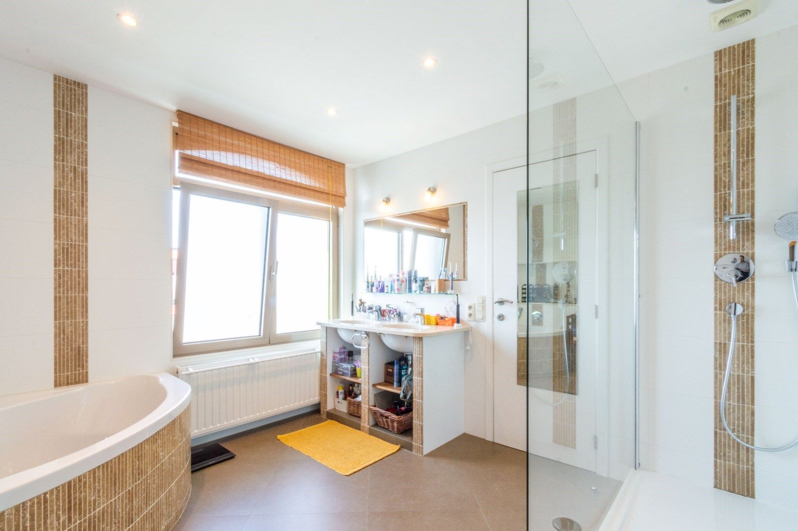 VOLLEDIG INSTAPKLARE + ENERGIEZUINIGE WONING ! foto 16