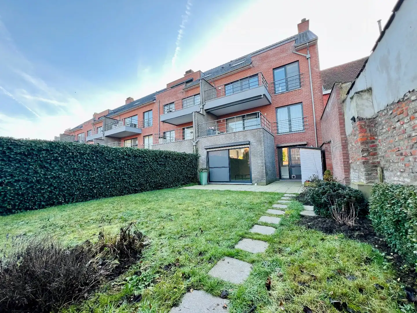 Gelijkvloersapp. met 2 slpks, terras, tuin en  autostaanplaats  foto 2