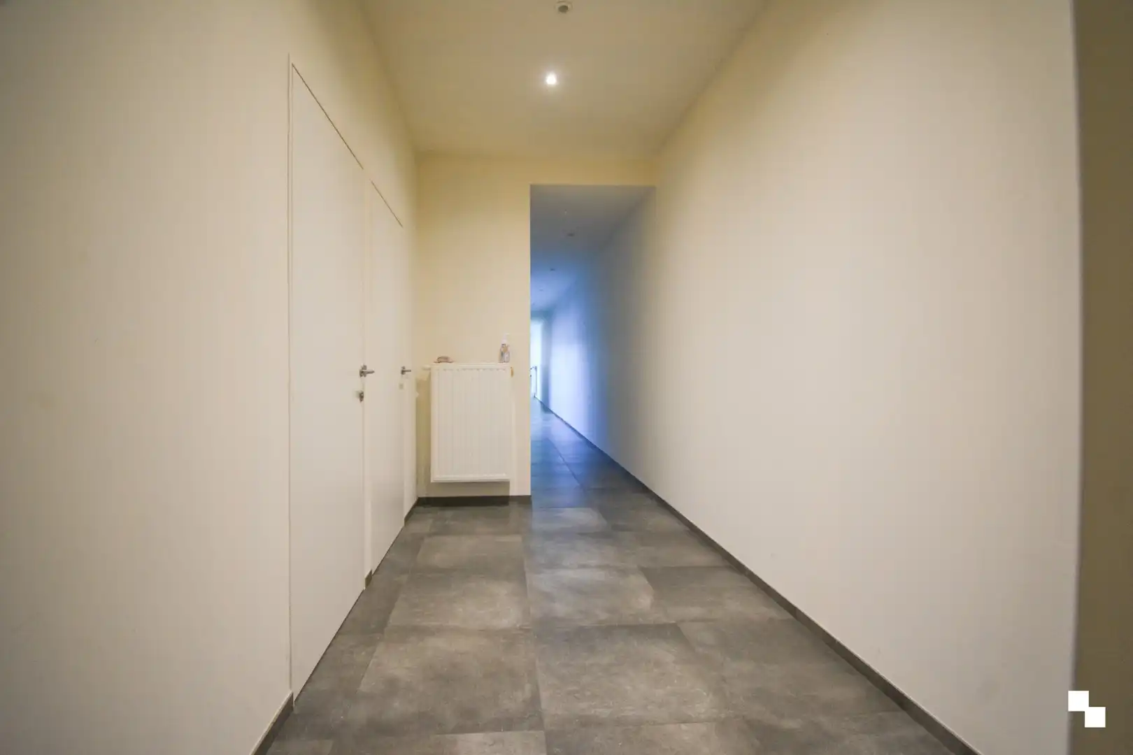 Ruim en modern gelijkvloers appartement met binnentuin te Staden foto 4