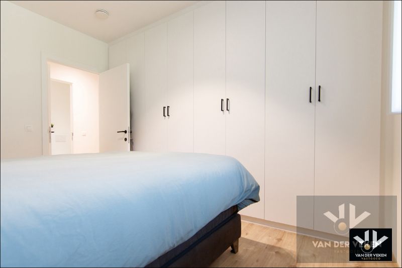 LUXUEUS GVL 3 SLPK-APP MET TUIN EN TWEE STAANPLAATSEN foto 14