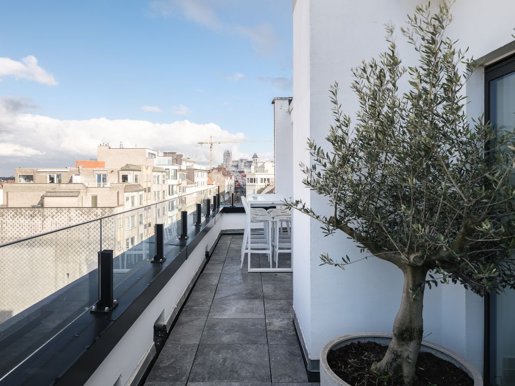 Gent centrum. Hoogwaardig gerenoveerde en stijlvolle penthouse met een bewoonbare oppervlakte van 175m2, twee ruime terrassen (29m2 + 15m2) en een garagebox. foto 7