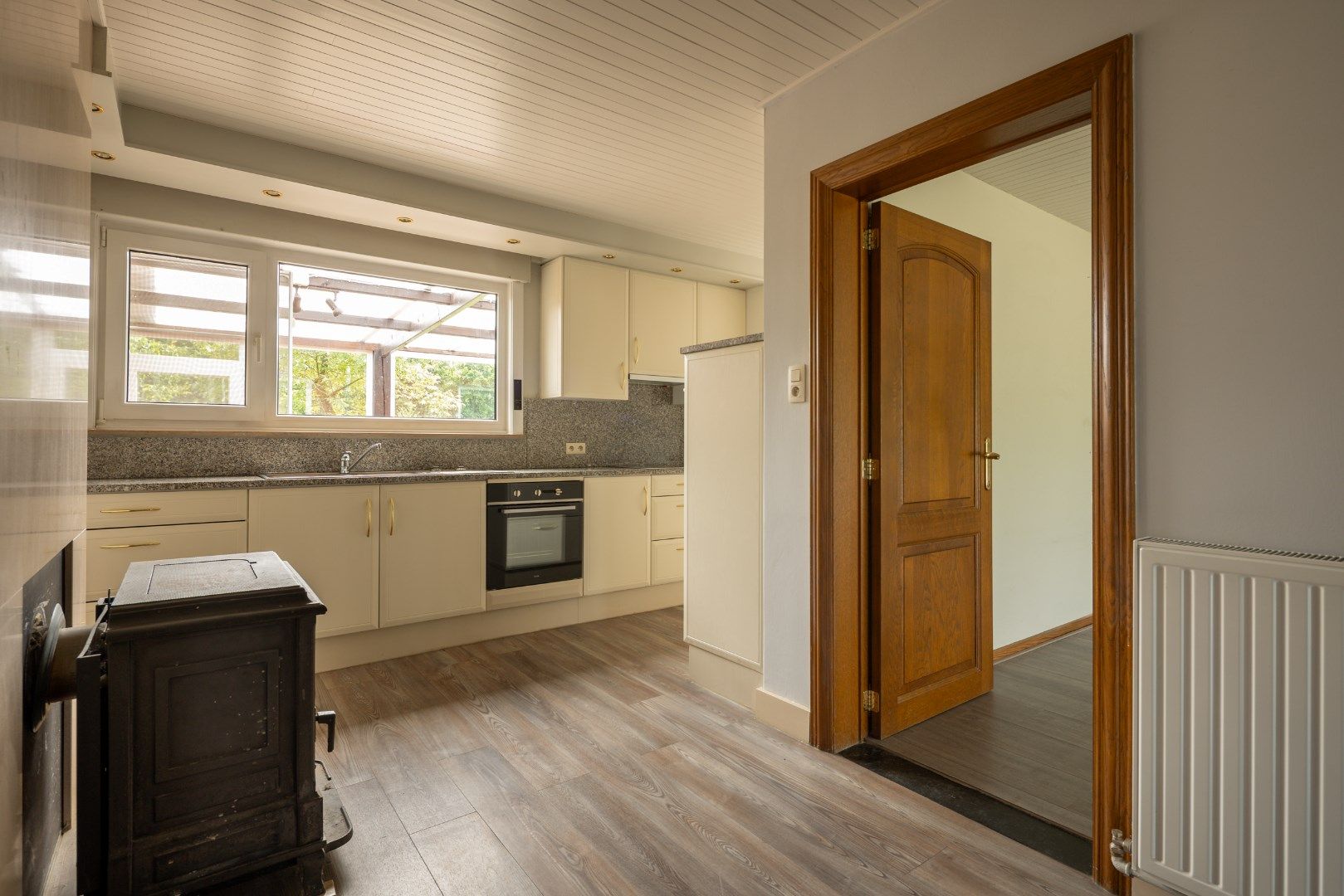 Ruime woning met vrij zicht te koop! foto 9