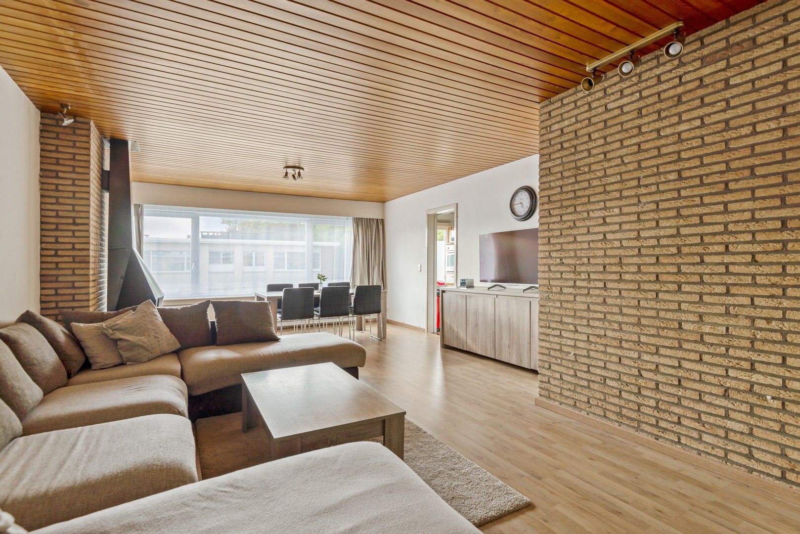 Zonovergoten 2 slaapkamer appartement in doodlopende straat! foto 3