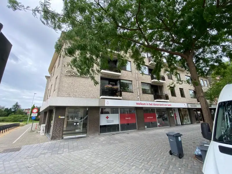 Recent ideaal gelegen volledig gerenoveerd appartement HARTJE Geel 2 slpk, met autostaanplaats foto 21