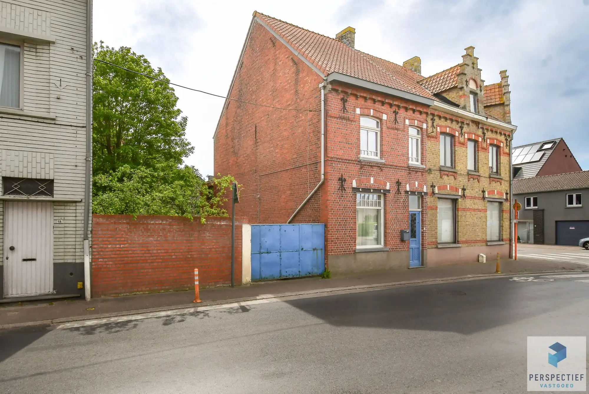 Hoofdfoto van de publicatie: Ruime halfopen bebouwing met tuin en garage in het centrum van Oedelem