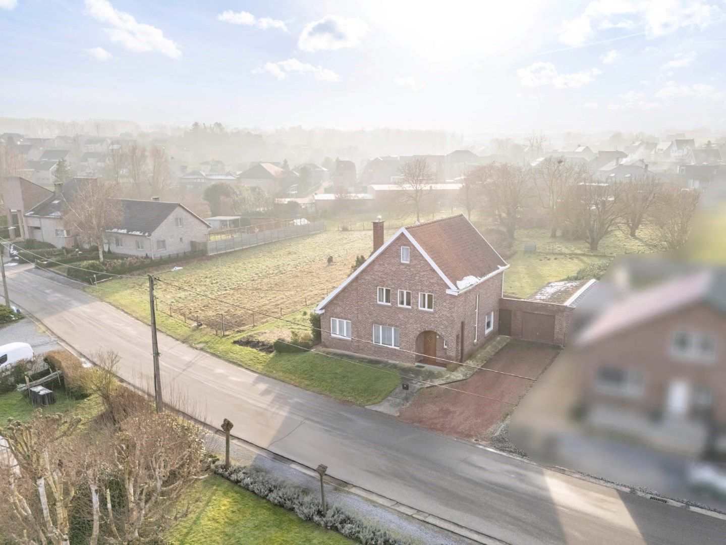 Te renoveren vrijstaande woning met zuidwest gerichte tuin en achterliggende weide op 16a 23ca foto 3