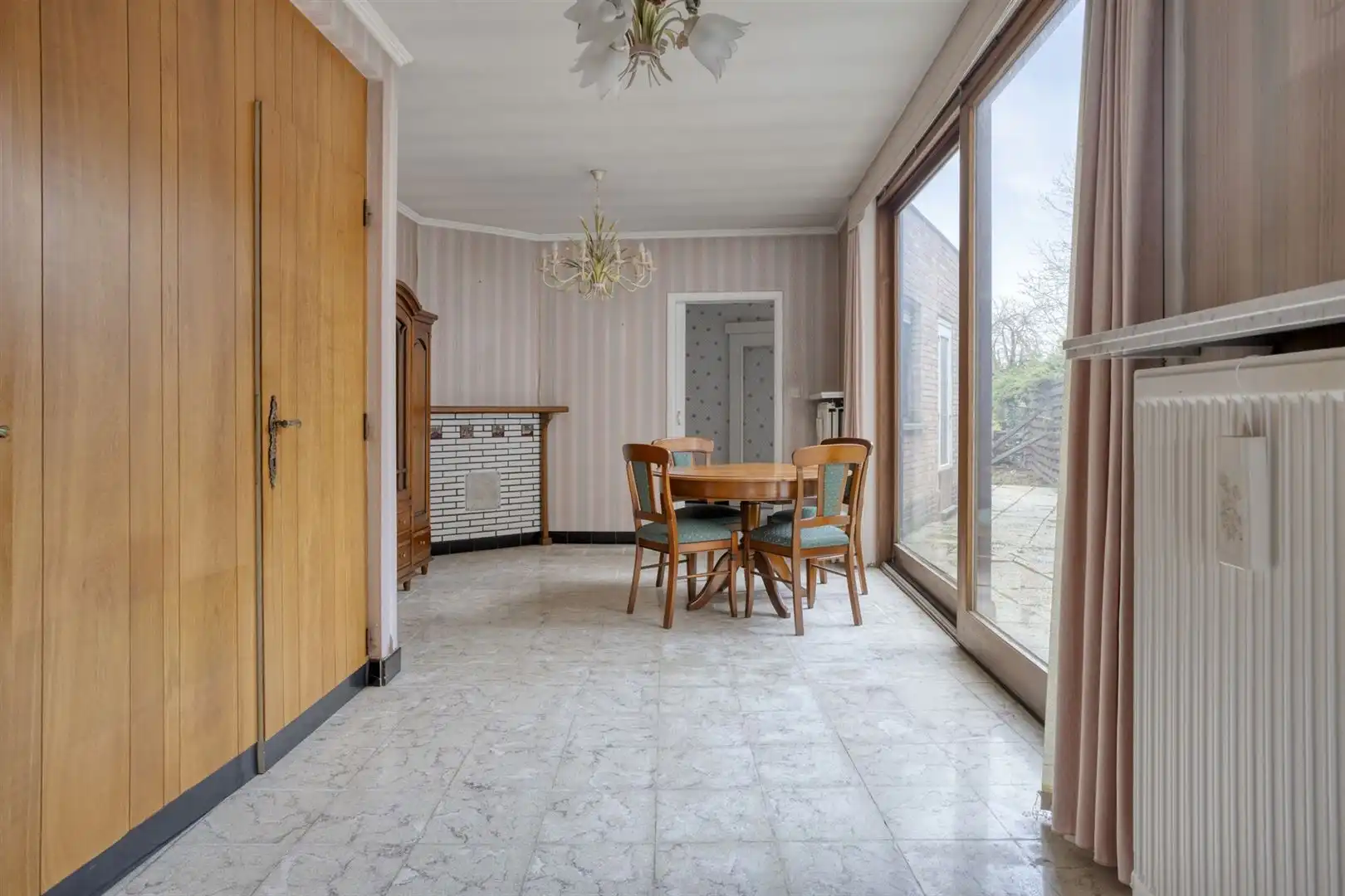 Te renoveren woning gelegen aan het plein in Kaprijke ! foto 5