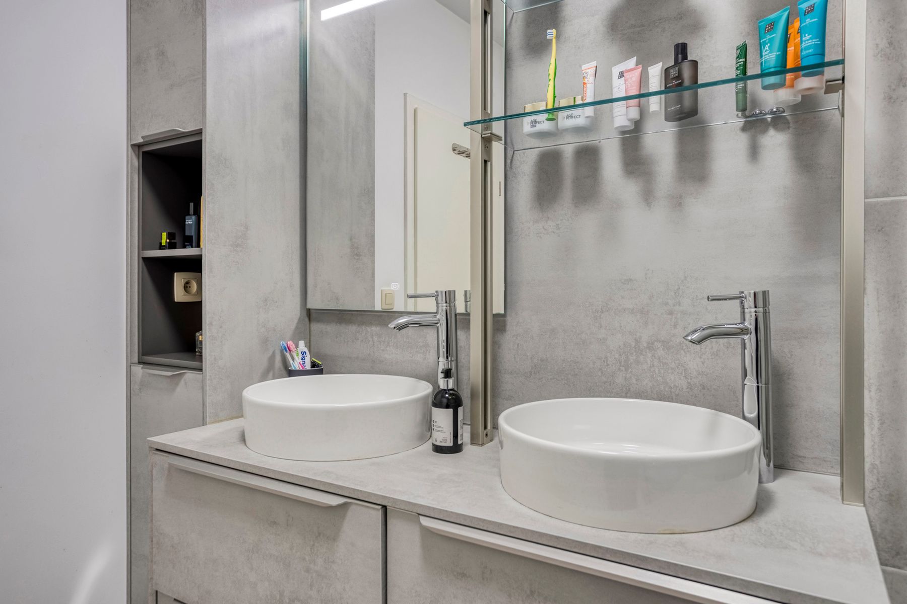 Gerenoveerd 2-slaapkamer appartement op centrale ligging foto 20