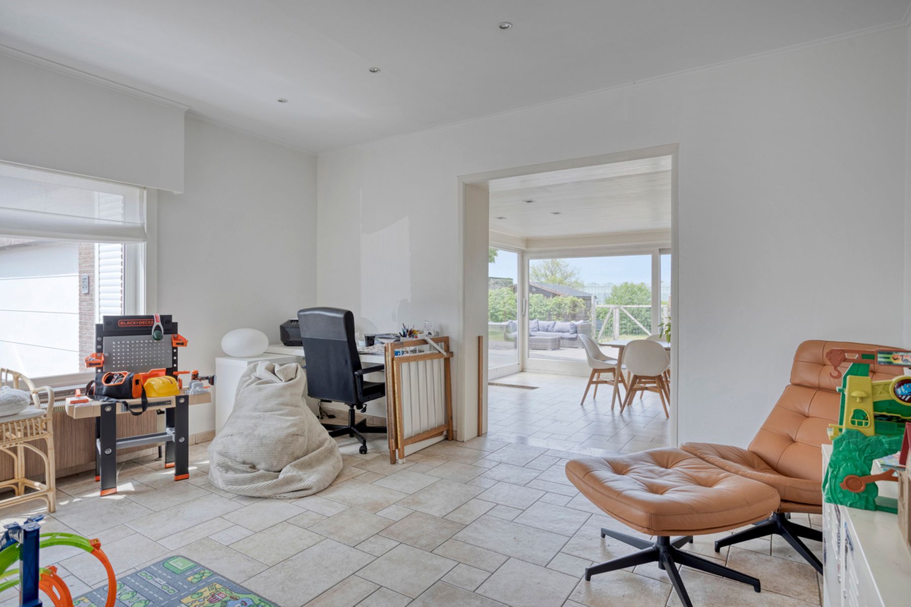 Licht te renoveren woning met zicht op groen in hartje SKW foto 4