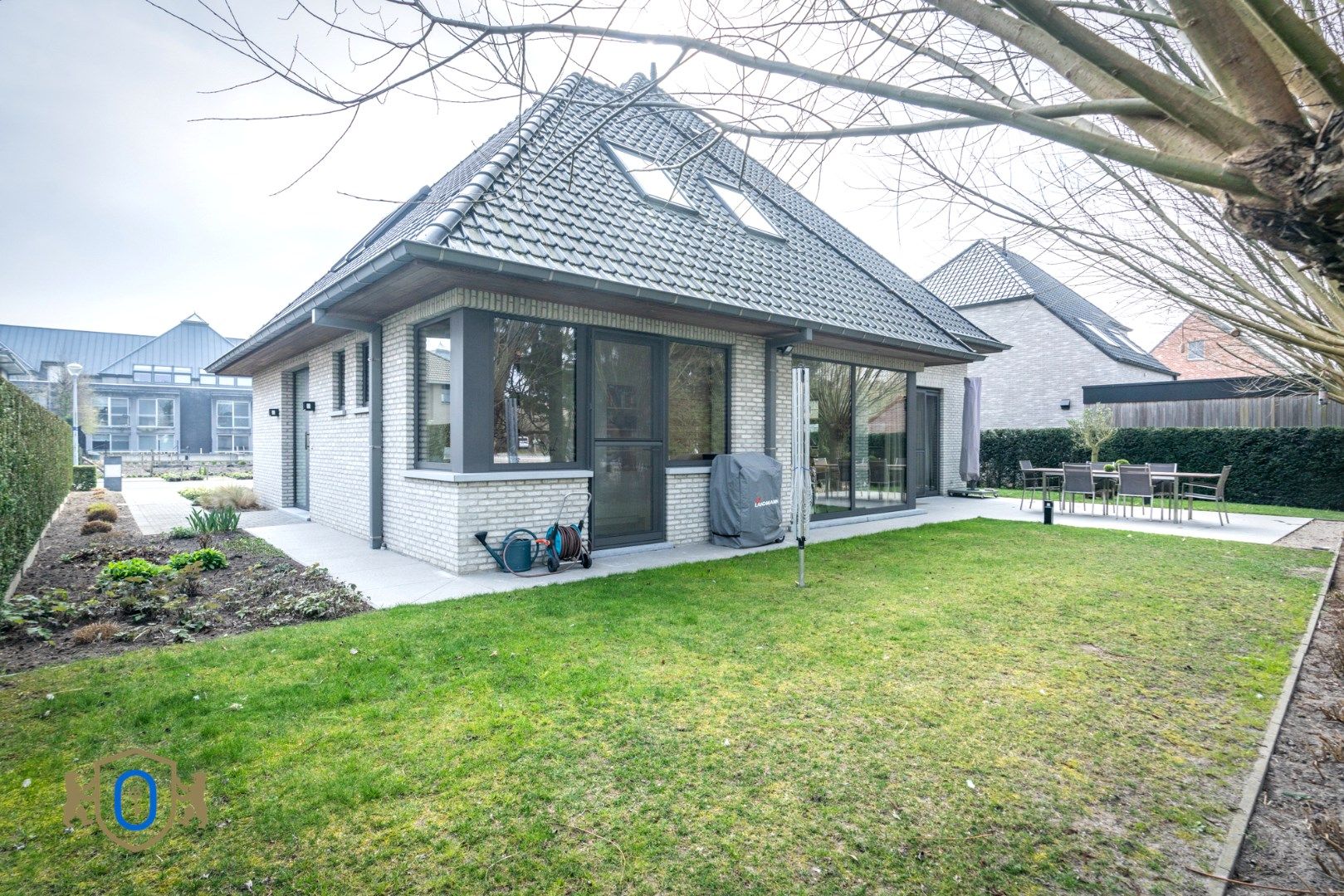 Hedendaagse villa met garage & tuin foto 13