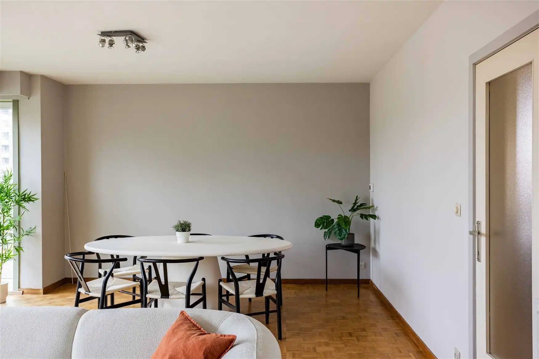 Ruim, lichtrijk appartement (115m²) in Sint-Amandsberg. foto 5