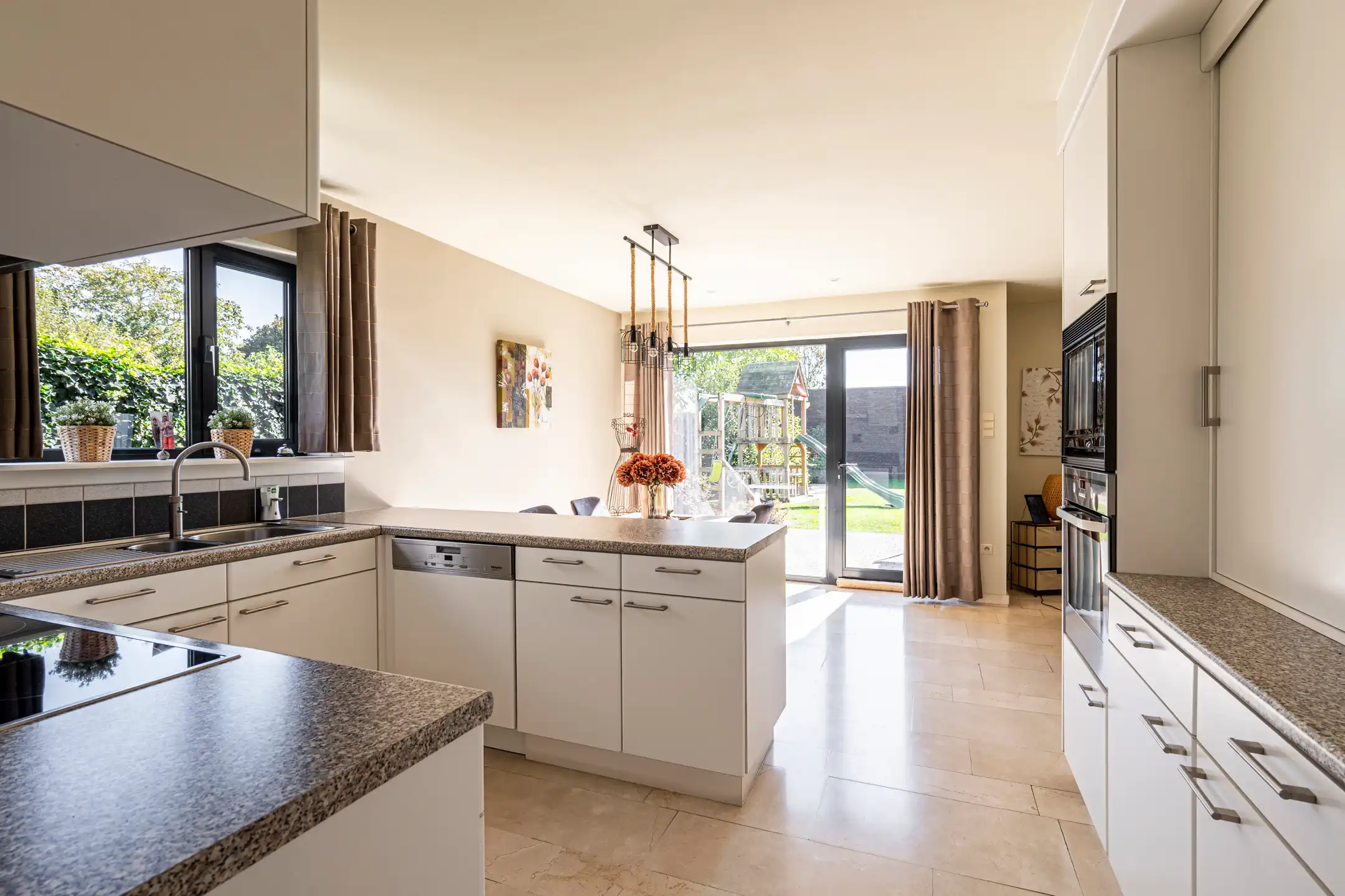 Goed onderhouden vrijstaande woning op 600 m² grond. foto 7