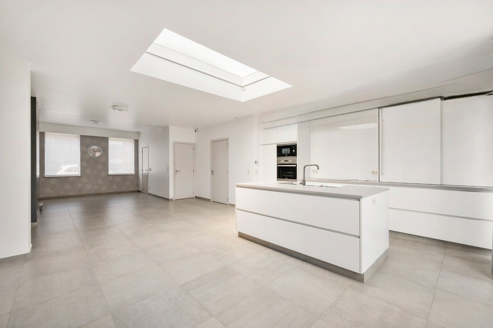 Kwalitatief gerenoveerde rijwoning met tuin, 3 slaapkamers en 2 badkamers op toplocatie in Menen foto 8