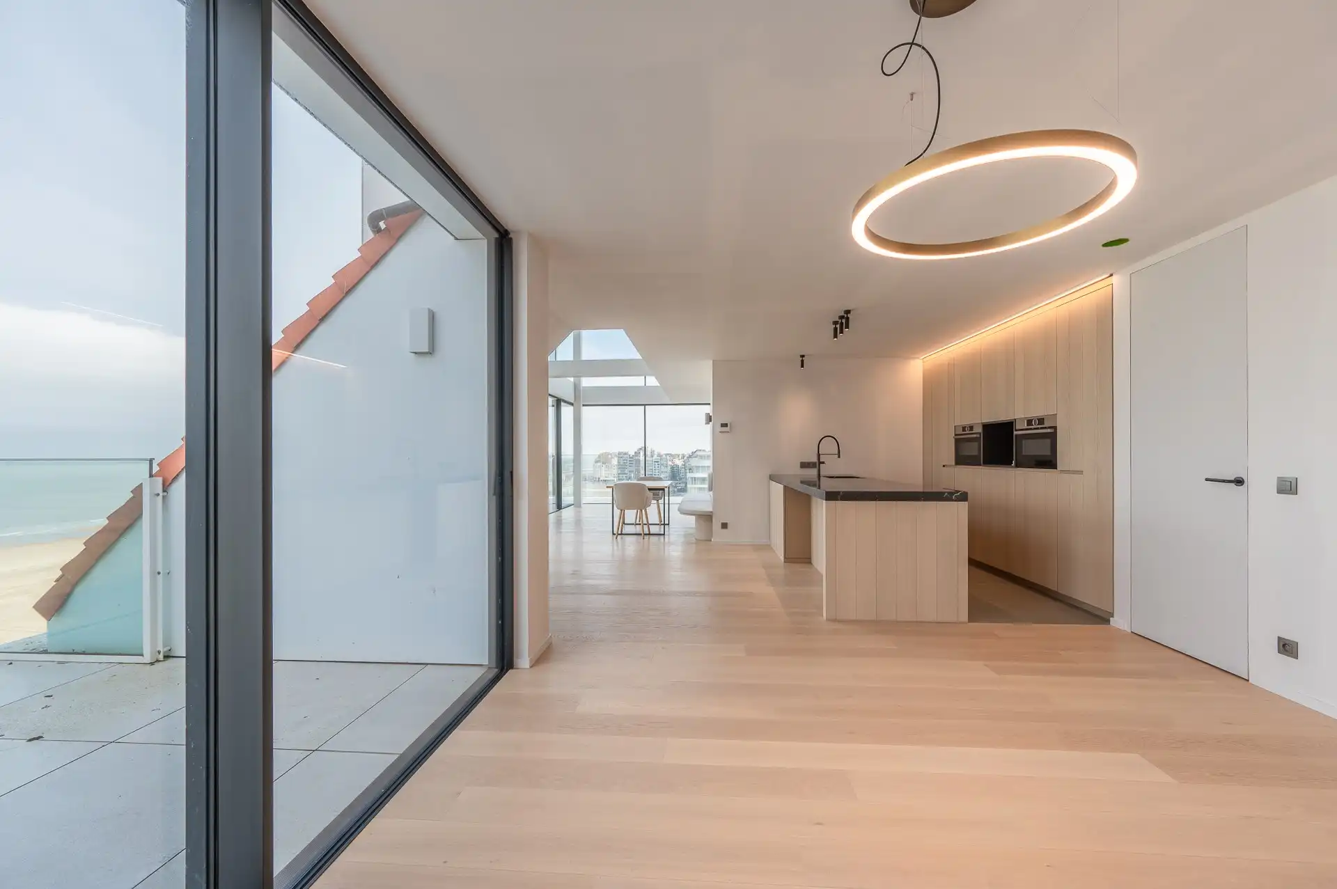 Exclusieve hoekduplex van 427 m² met frontaal zeezicht foto 4