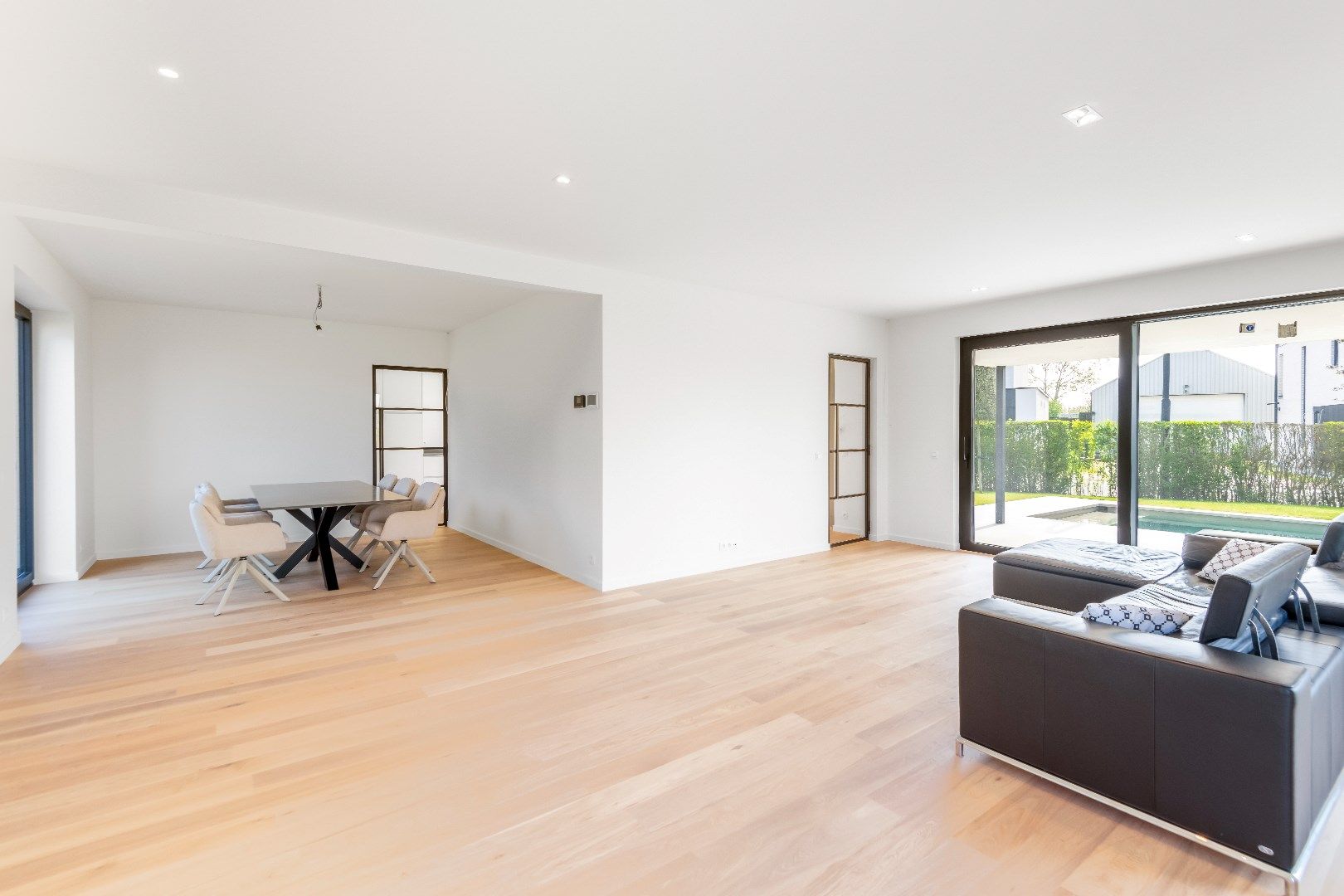 Prachtige nieuwbouw villa met zwembad in een rustige omgeving foto 9