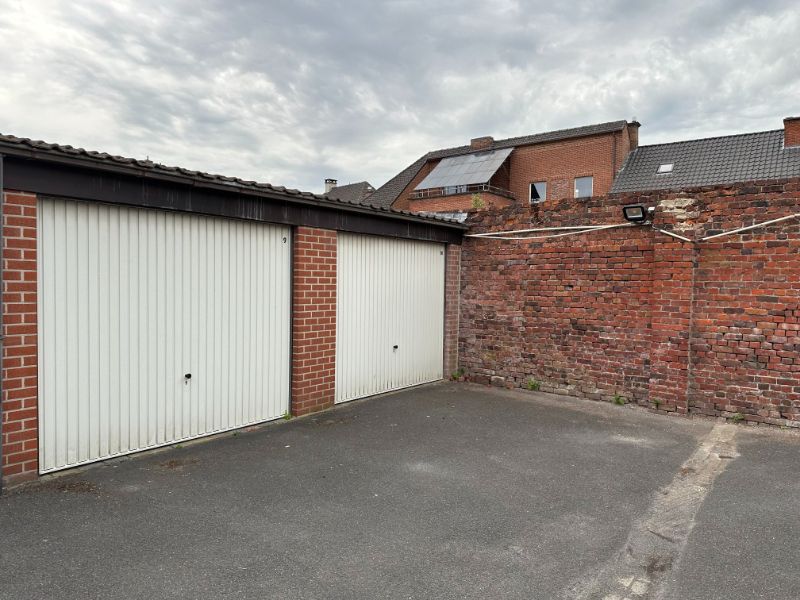 Centrum Roeselare -  Ruime garage's te koop. foto {{pictureIndex}}
