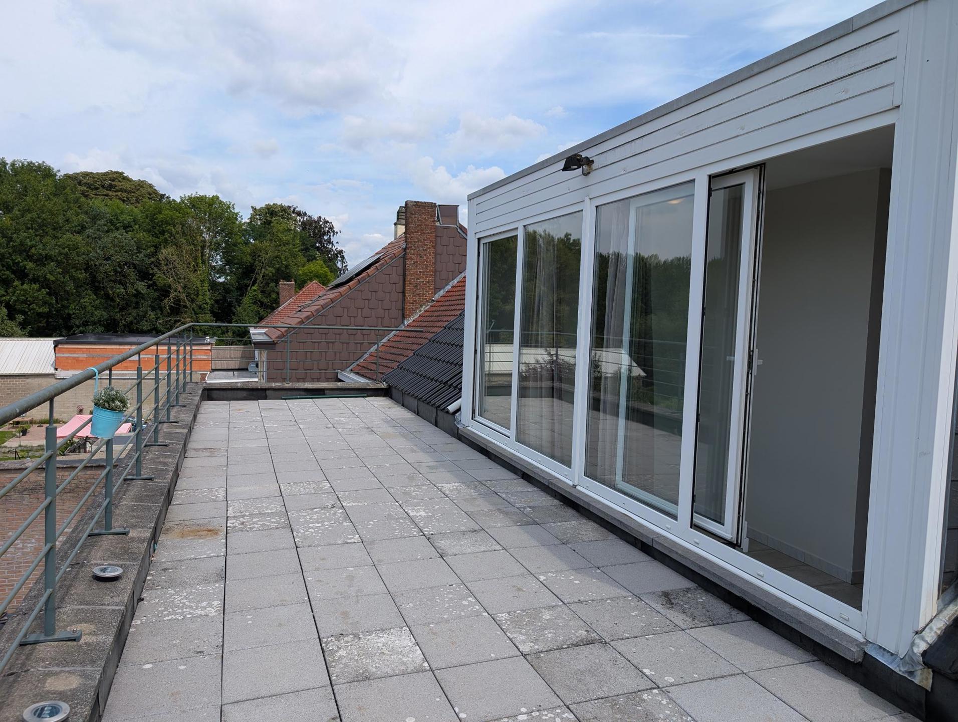 energiezuinig appartement met groot terras en prachtig zicht foto {{pictureIndex}}