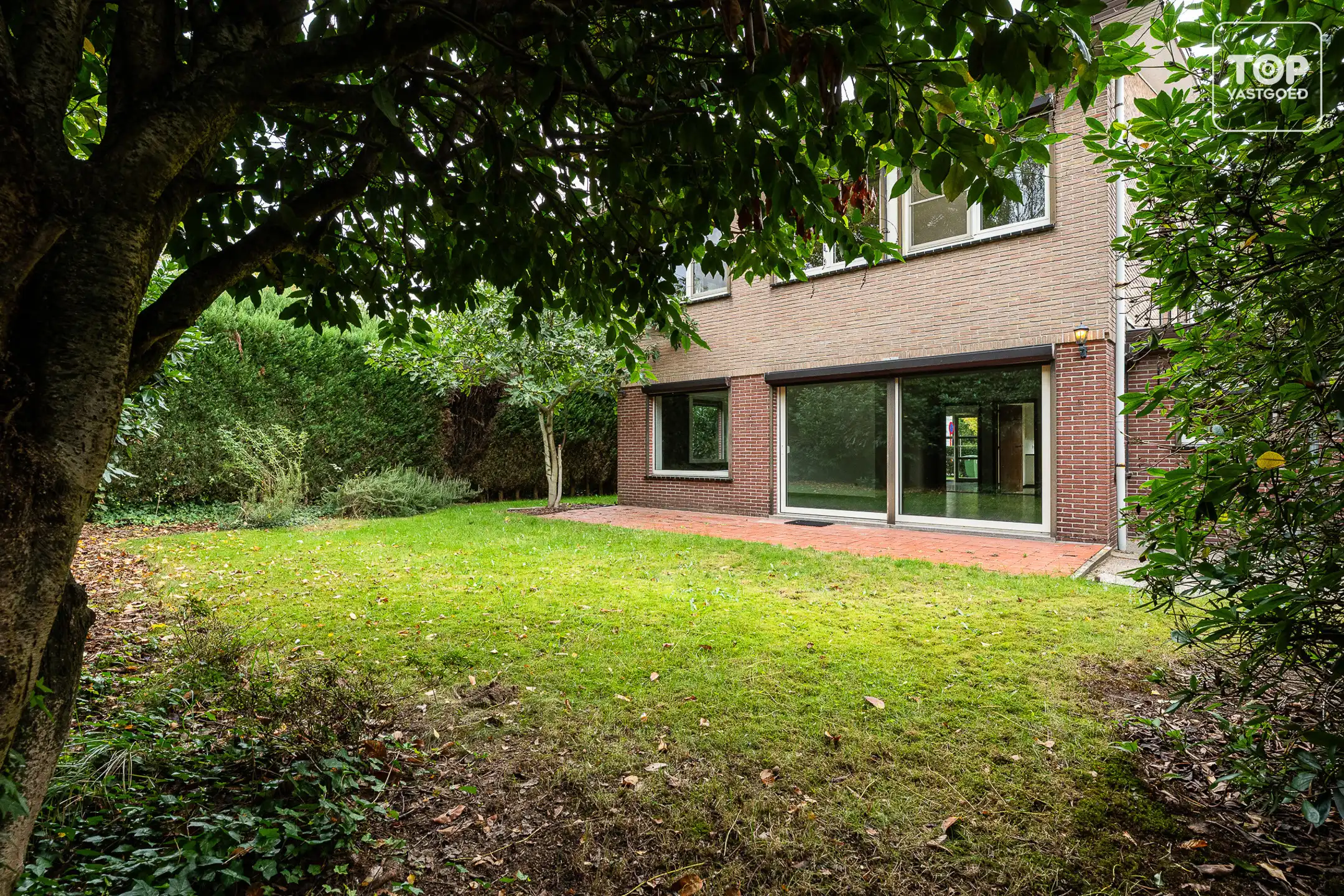 Ruime te renoveren woning met 4 slaapkamers op toplocatie foto 27