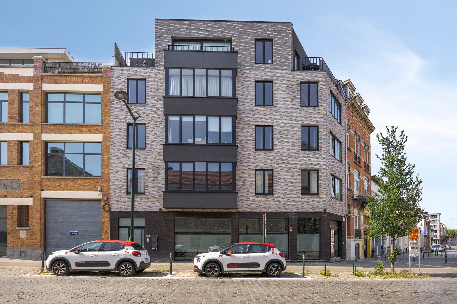 Recent 1 slaapkamer appartement met terras nabij Tour&Taxis foto {{pictureIndex}}
