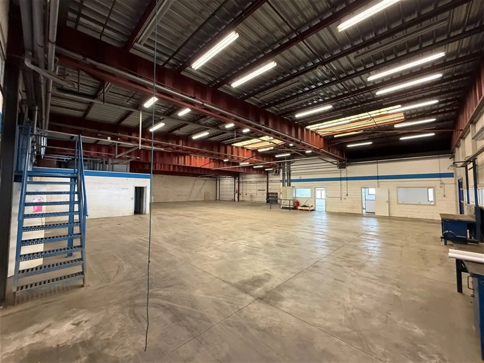 B2B Showroom met buitenterrein op zichtlocatie foto 12