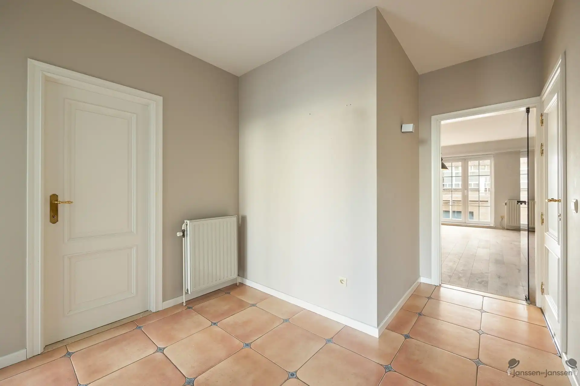 Ruim en licht appartement in centrum van Schoten foto 4