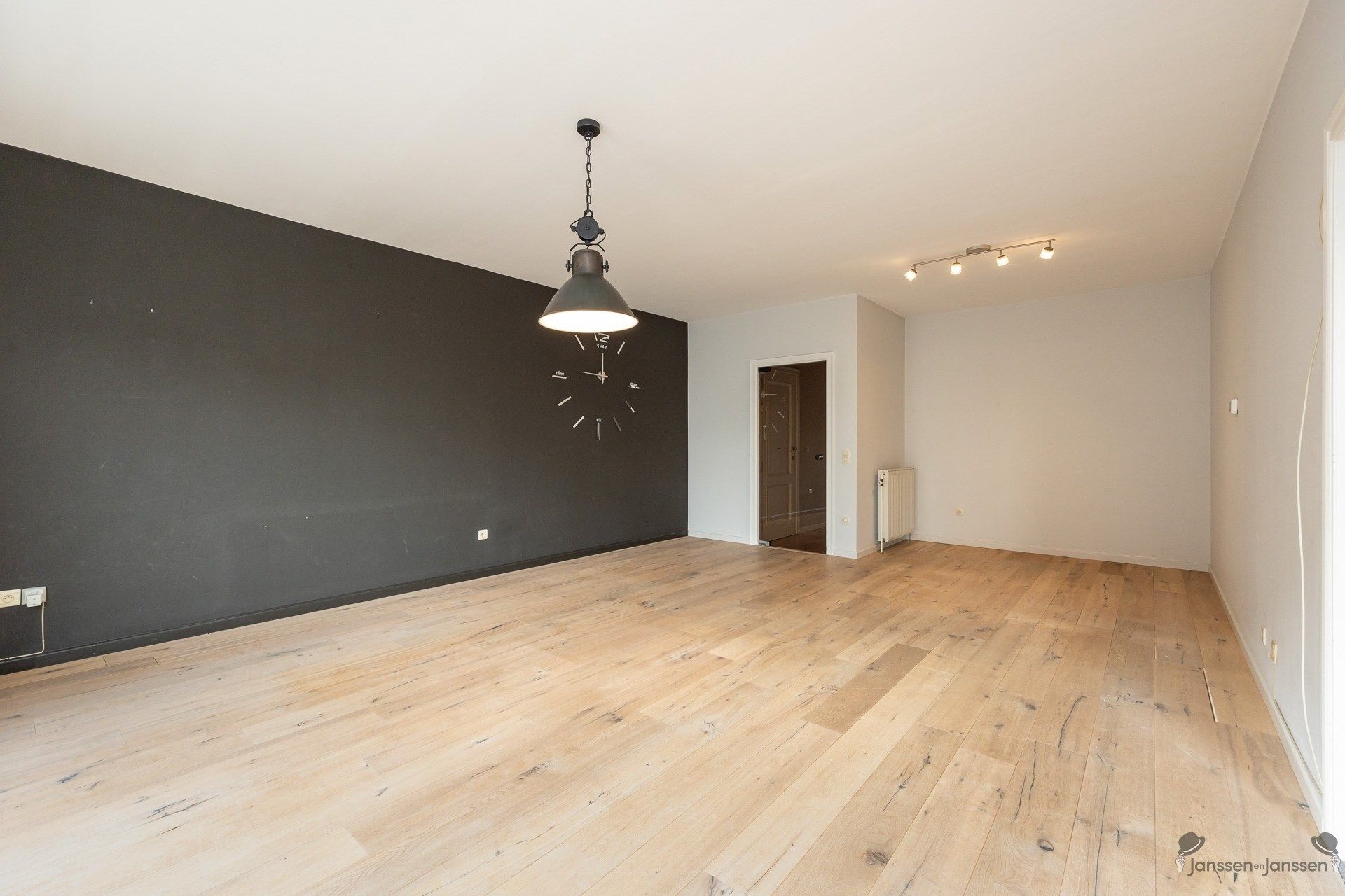 Ruim en licht appartement in centrum van Schoten foto 4