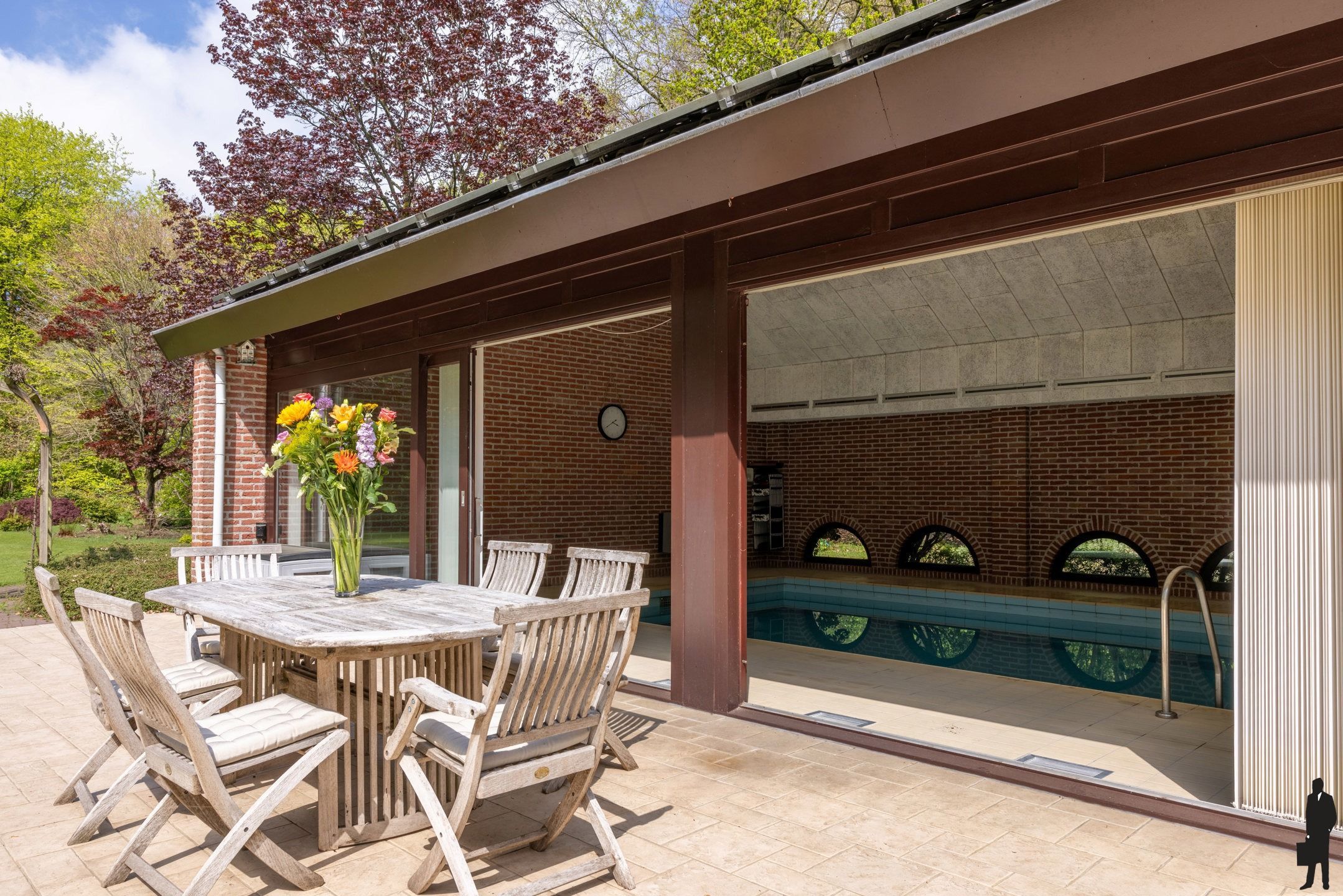 Seventiesvilla op toplocatie! foto 9