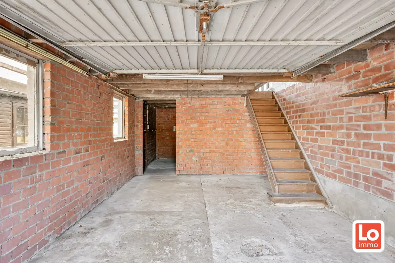 Volledig te renoveren open woning met ruime afzonderlijke garage en tuin op een toplocatie nabij Oude Bareel in Sint-Amandsberg/Oostakker! foto 25