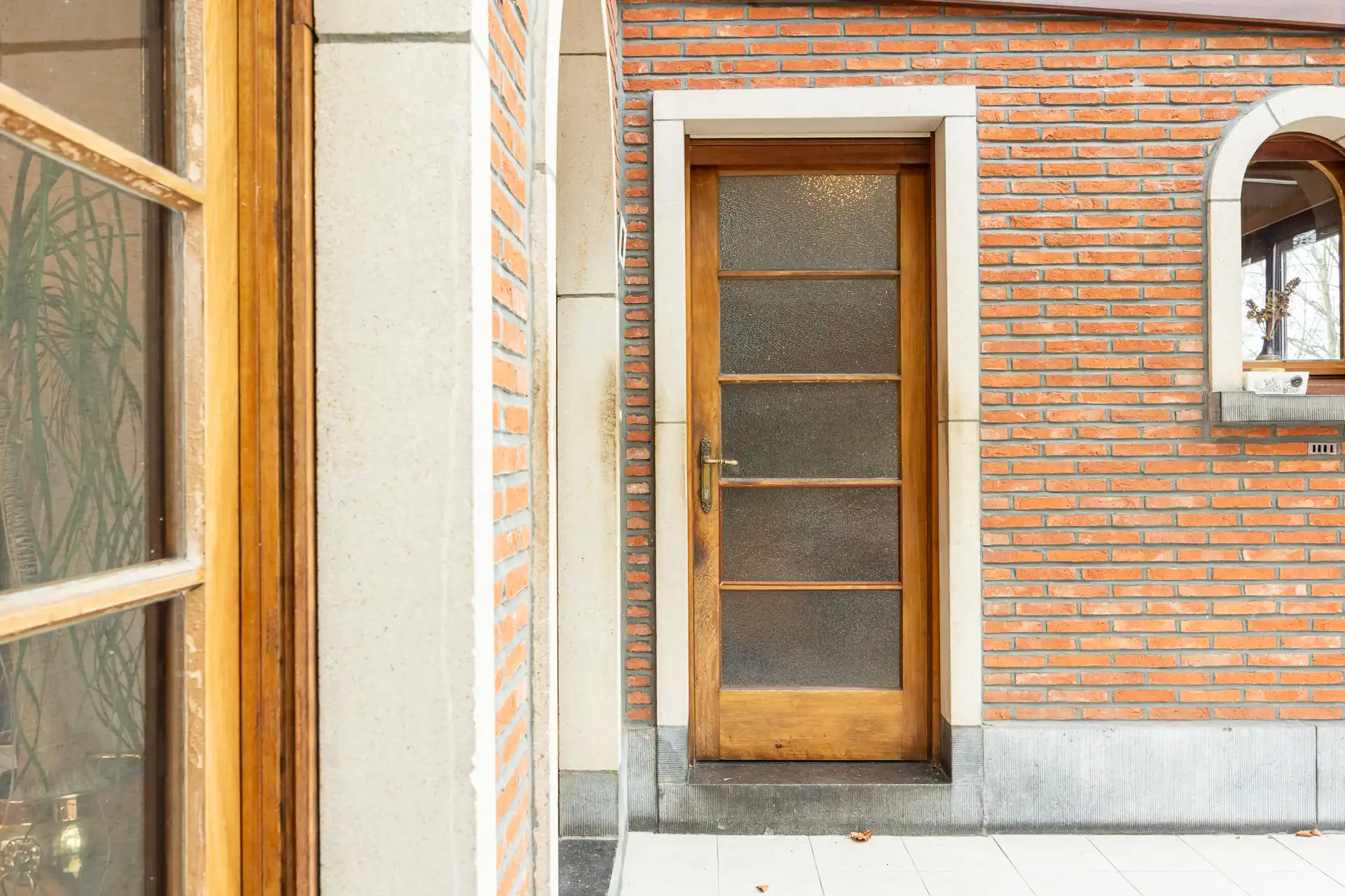 Ruime villa met garage en zwembad + bouwgrond + 2 magazijnen foto 43