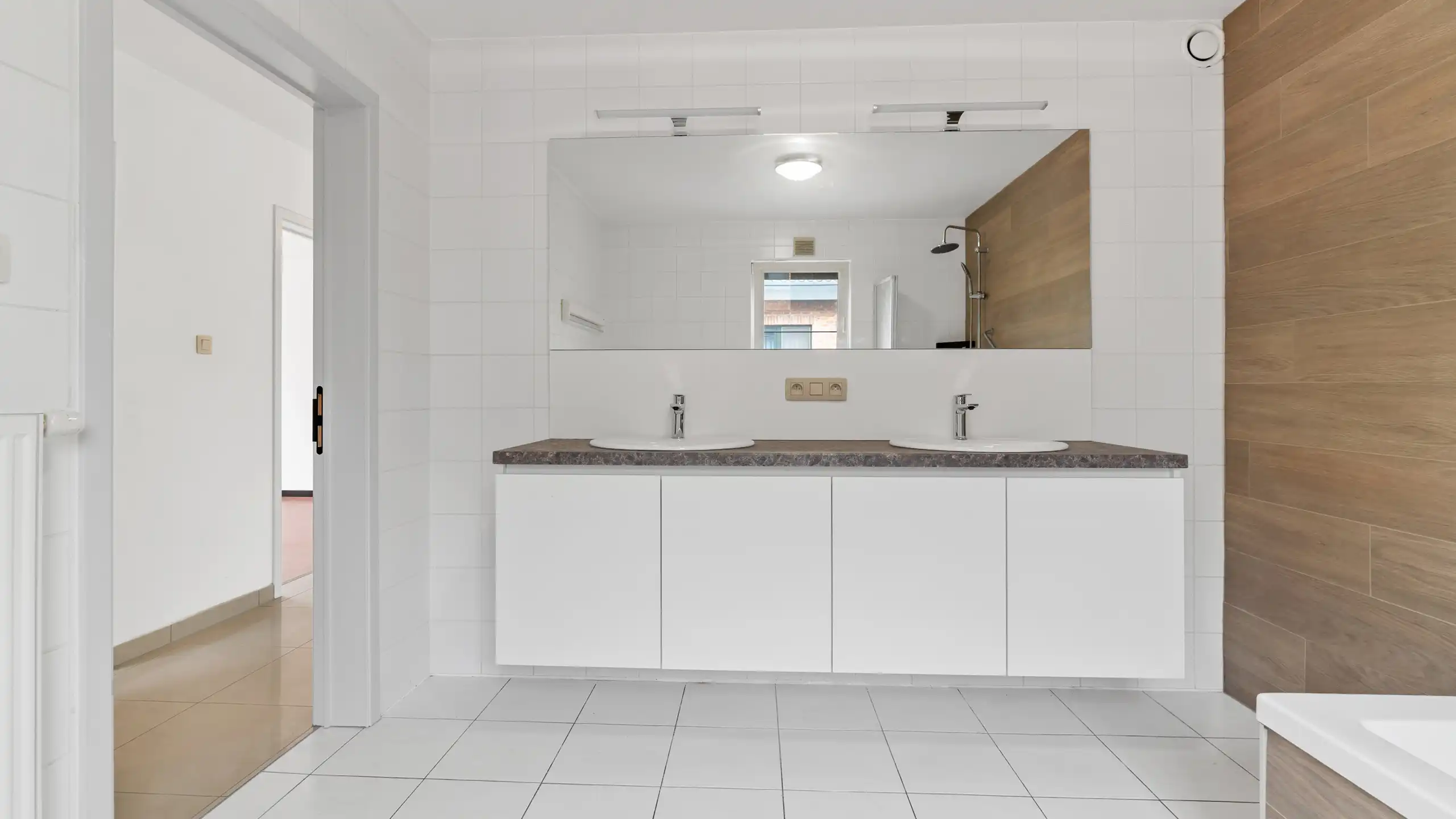 Vernieuwd appartement met 4 slaapkamers in Beringen foto 3