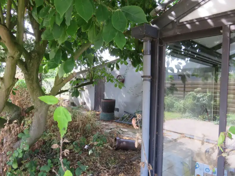 Totaal te renoveren woning op groot perceel van ca. 1270m² foto 11