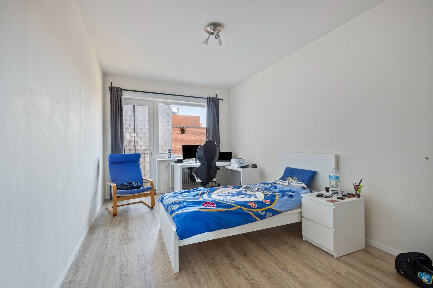 Goed onderhouden, ruim twee slaapkamer appartement met terras foto 9