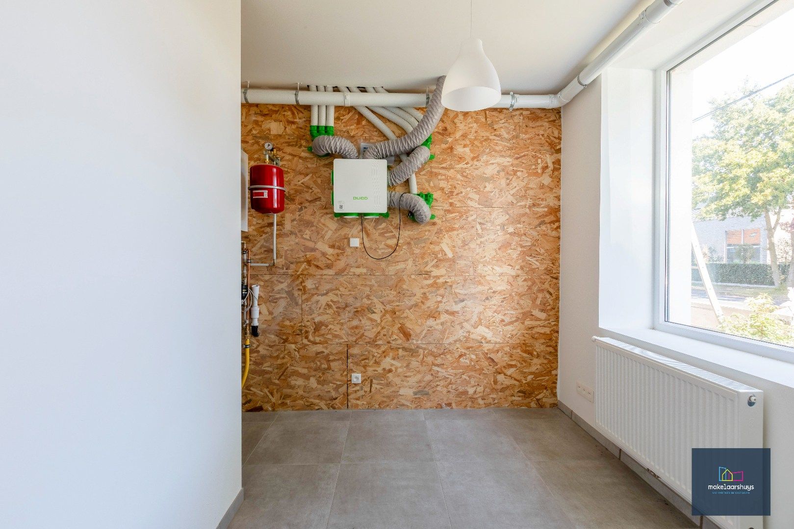 Instapklare energiezuinige woning met 3slpk tuin en staanplaats foto 9