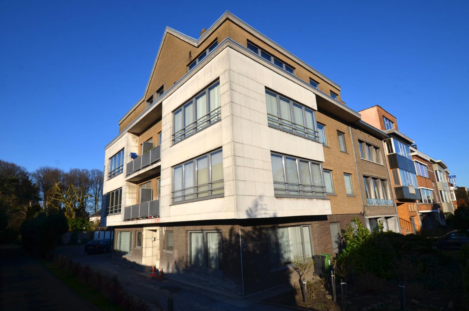 Prachtig gerenoveerd app met 2 slpk + garagebox foto 3