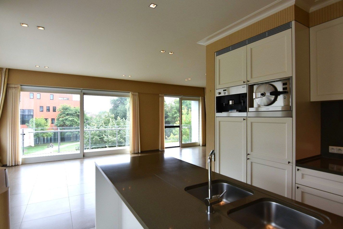 Luxe hoekappartement aan stadspark foto 10