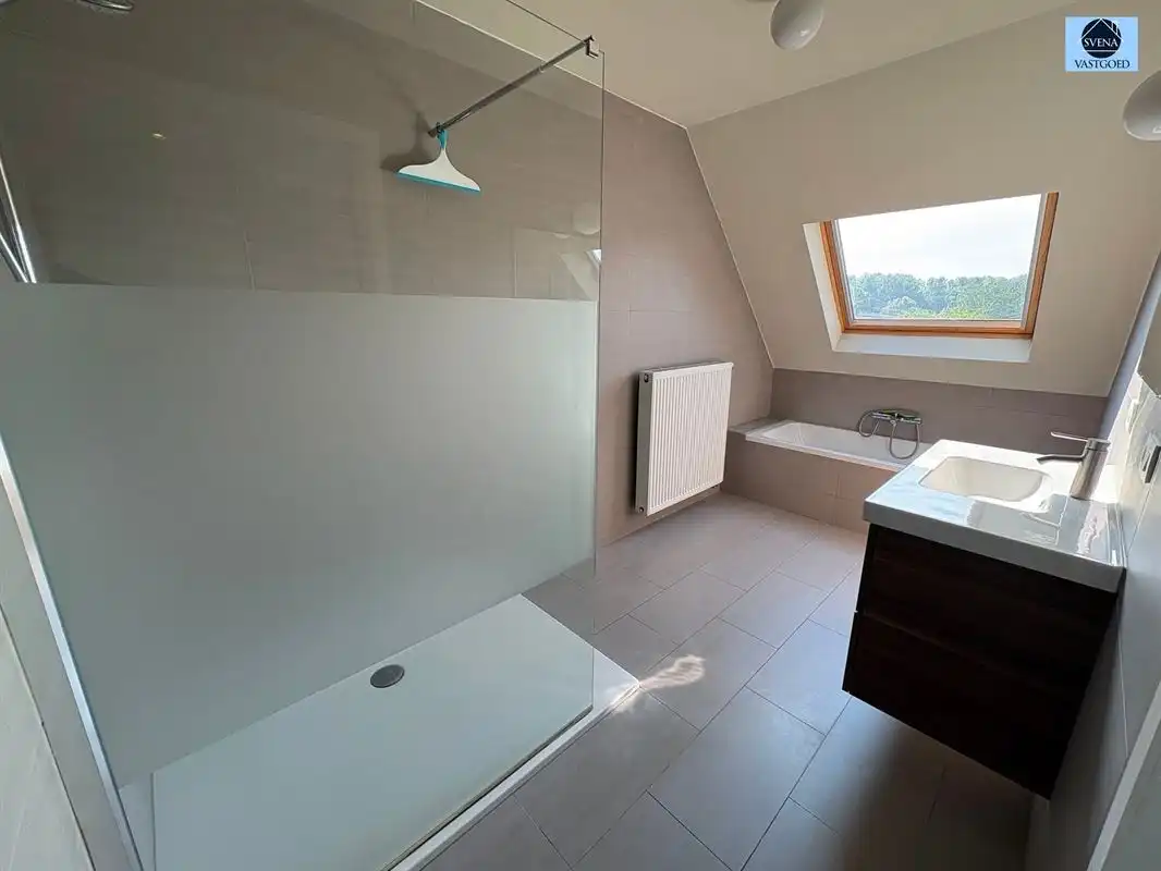 ENERGIEZUINIGE INSTAPKLARE WONING MET 2 SLAAPKAMERS, GARAGE EN TUIN foto 11