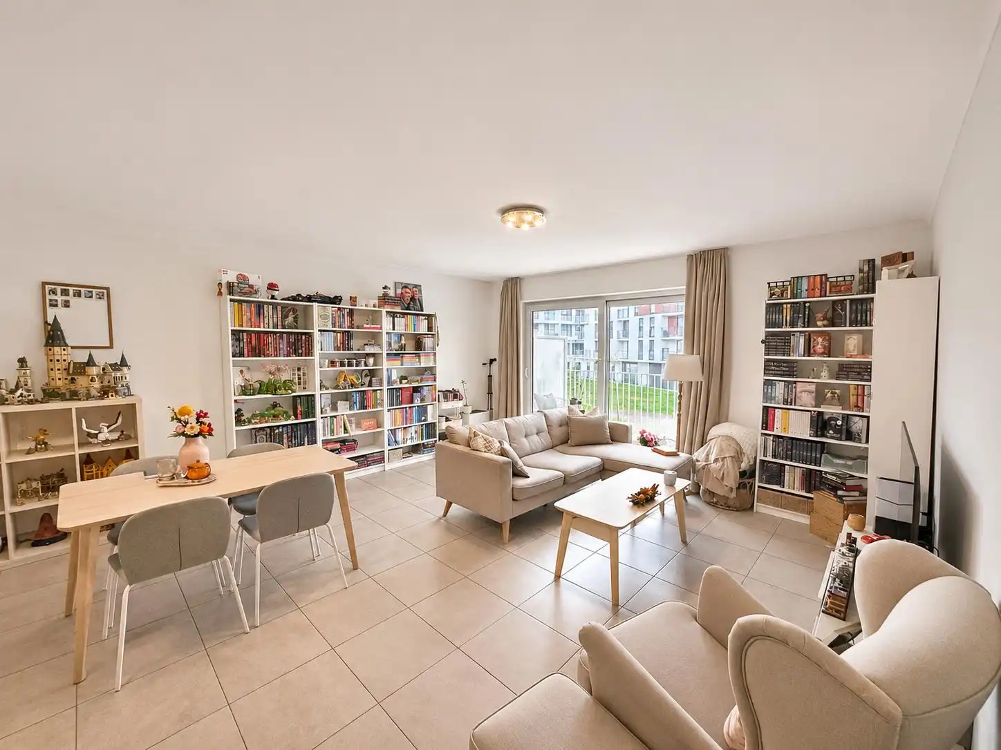 Ruim en energiezuinig appartement met  terras te Aalter! foto 2