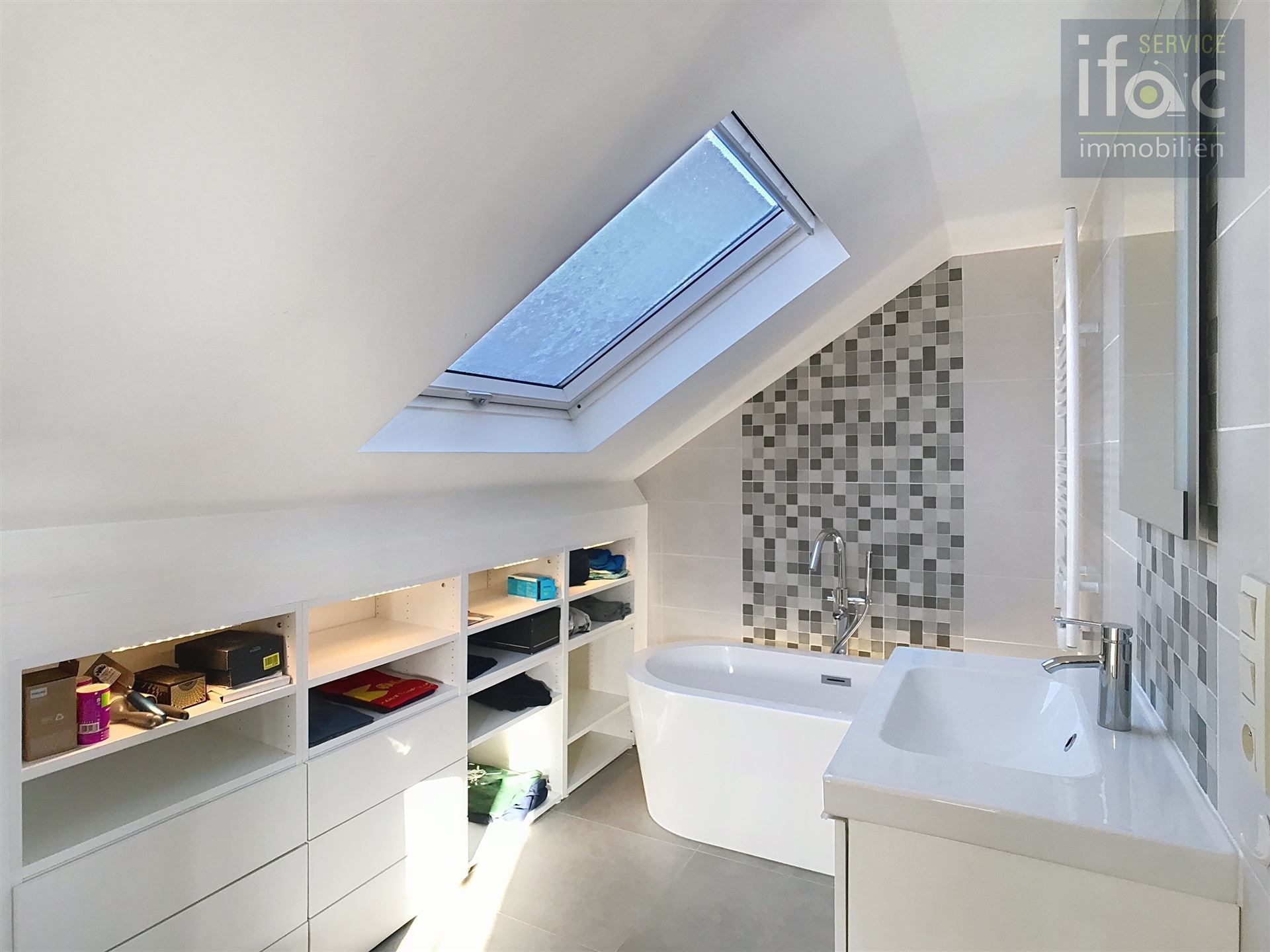 Mooi gerenoveerde woning met 4 slaapkamers en 2 badkamers. foto 19