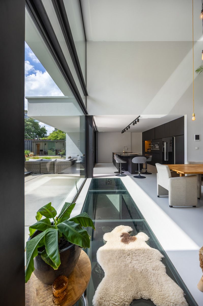 Ruime moderne luxe villa met zwembad op ca. 2339 m². foto 13