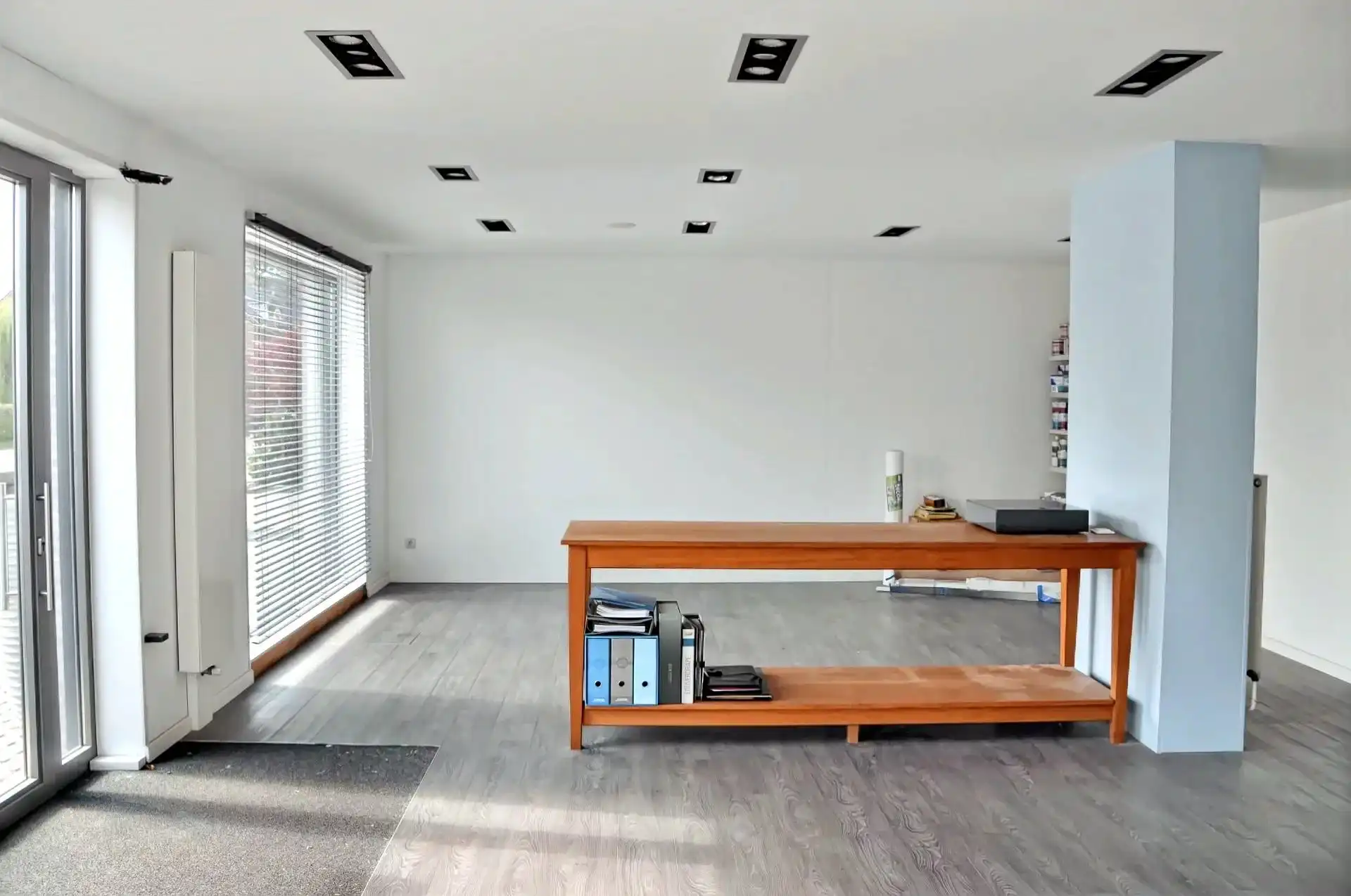 COMMERCIEEL GELIJKVLOERS MET VEEL LICHTINTVAL VAN 130M² IN STEVOORT foto 9