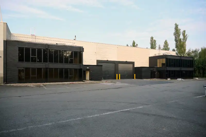 Logistiek gebouw te huur foto 2
