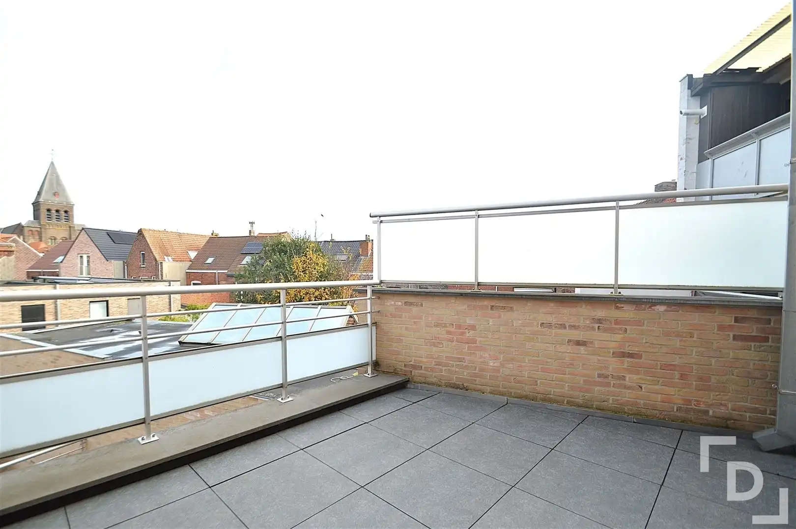 Energiezuinig en ruim appartement in centrum Ieper foto 17