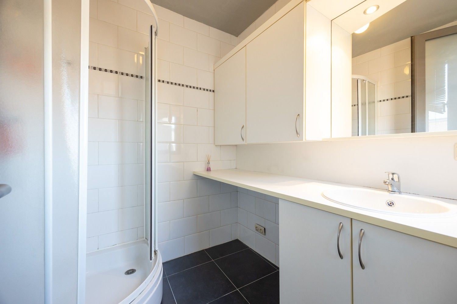 Centraal gelegen 1-slaapkamerappartement op tweede verdieping van een klein gebouw foto 9