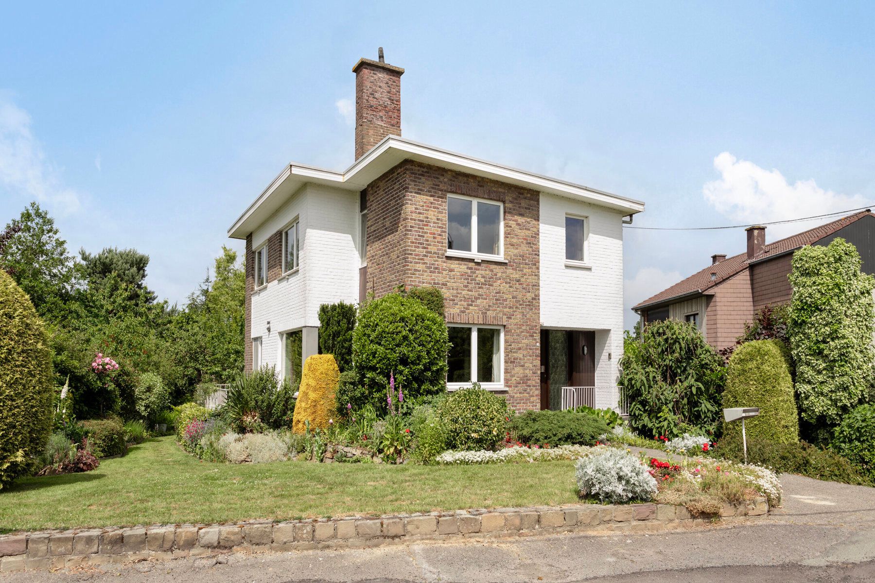 Hoofdfoto van de publicatie: Villa met 4 slpk, tuin, garage en uitbreidingsmogelijkheden!
